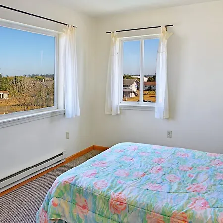 Top Town Condo At Maris Stella